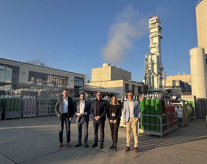 Gruppenbild vor dem Sauerstoffwerk (Foto: SWF)