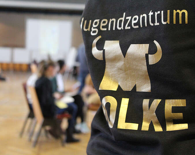 Oberteil mit der Aufschrift "Jugendzentrum Molke"